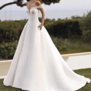 New Pronovias Rea Wedding Dress (Size 4)